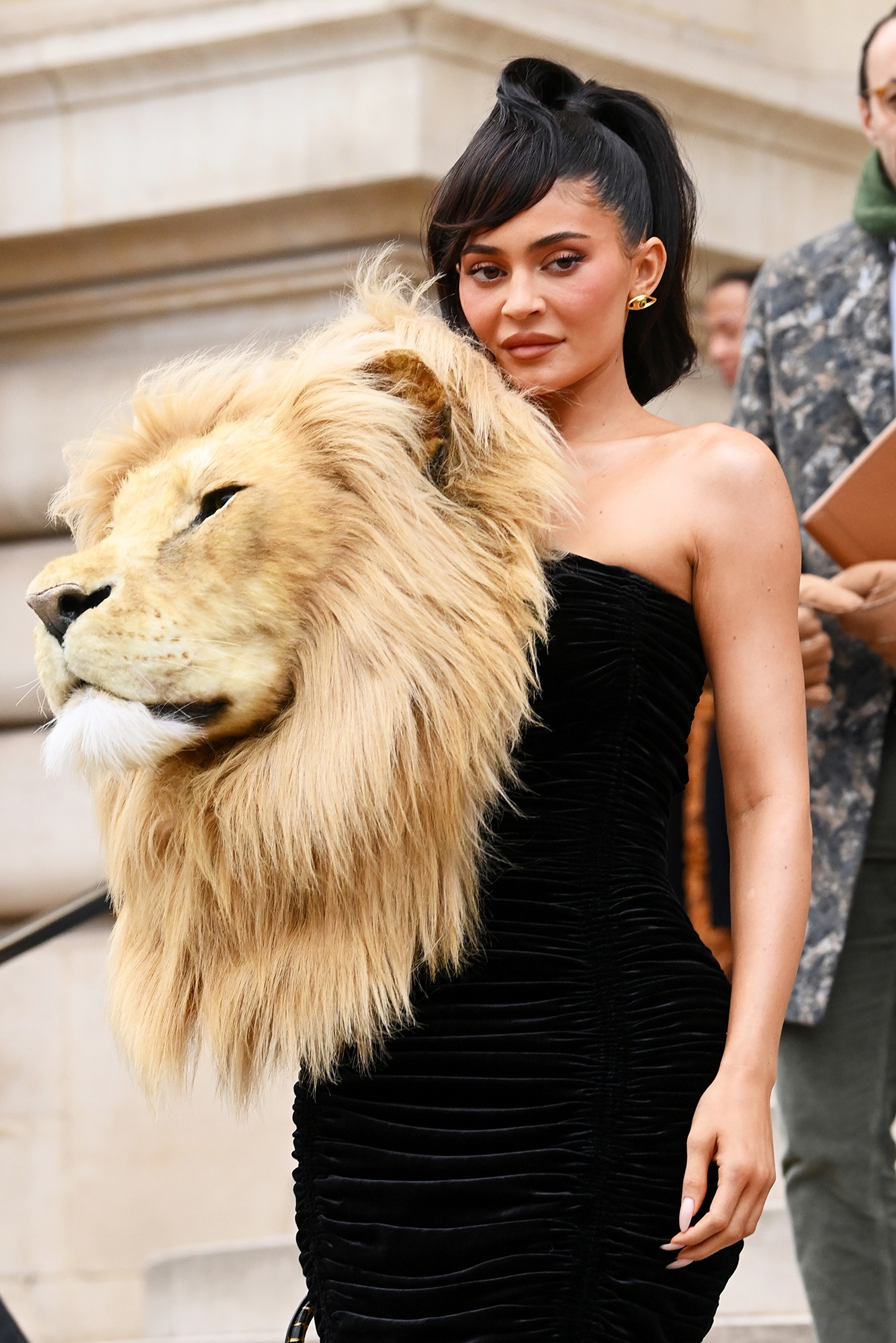 Kylie Jenner Wears Lion Head Dress At Schiaparelli Show Pics Us Weekly