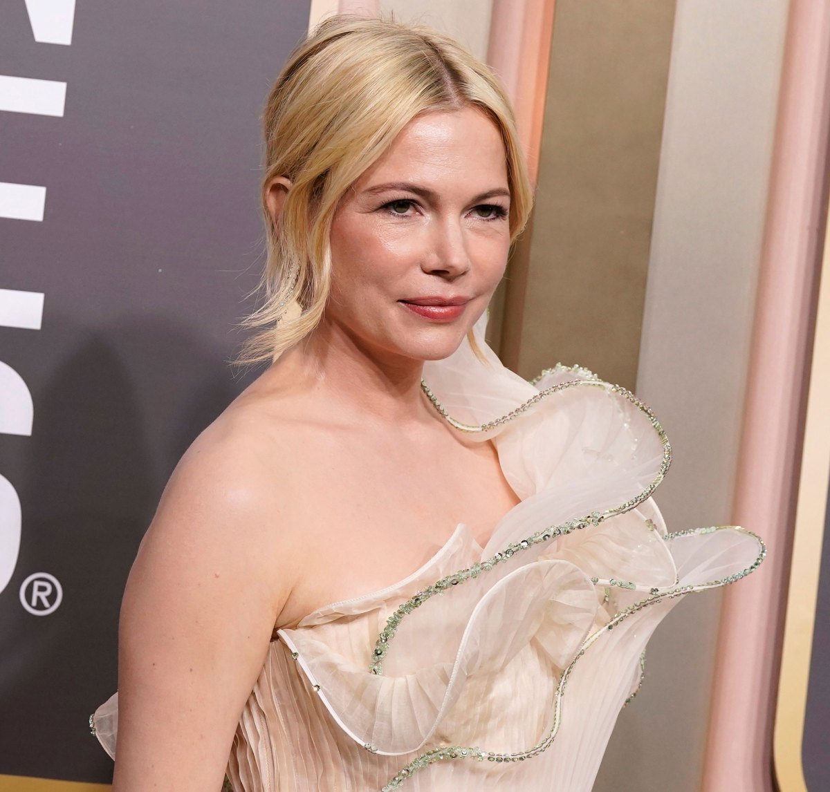 Do You Even Recognize Michelle Williams With Her Hair in an Updo Here?