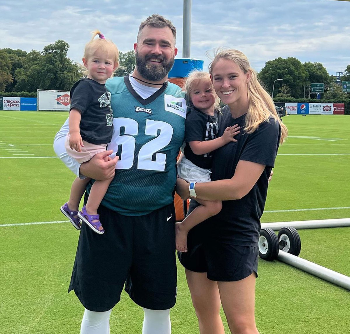 Eagles star Jason Kelce's latest viral outfit, explained