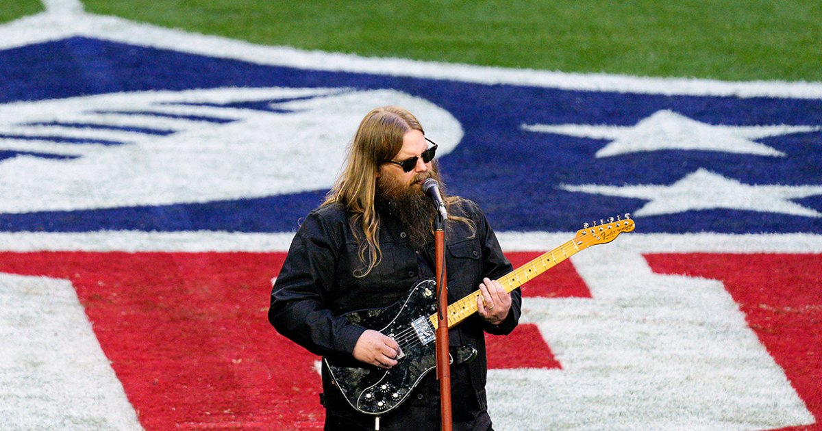 Highlight: Chris Stapleton performs National Anthem before Super Bowl LVII
