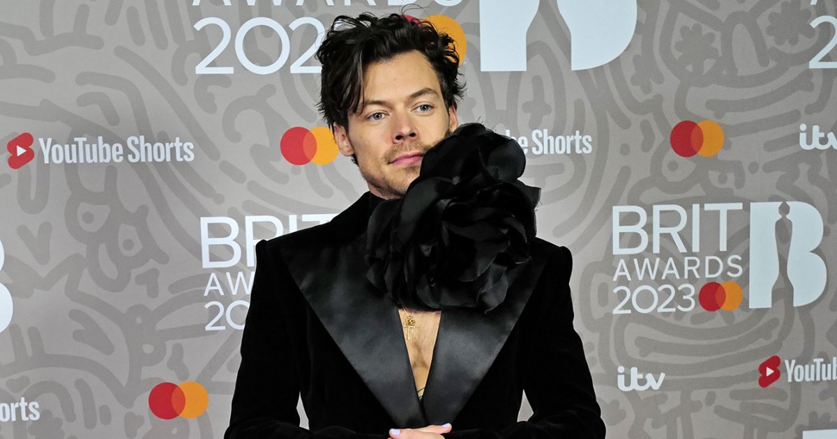 Brit Awards 2023: Harry Styles Wears Suit, Flower Choker