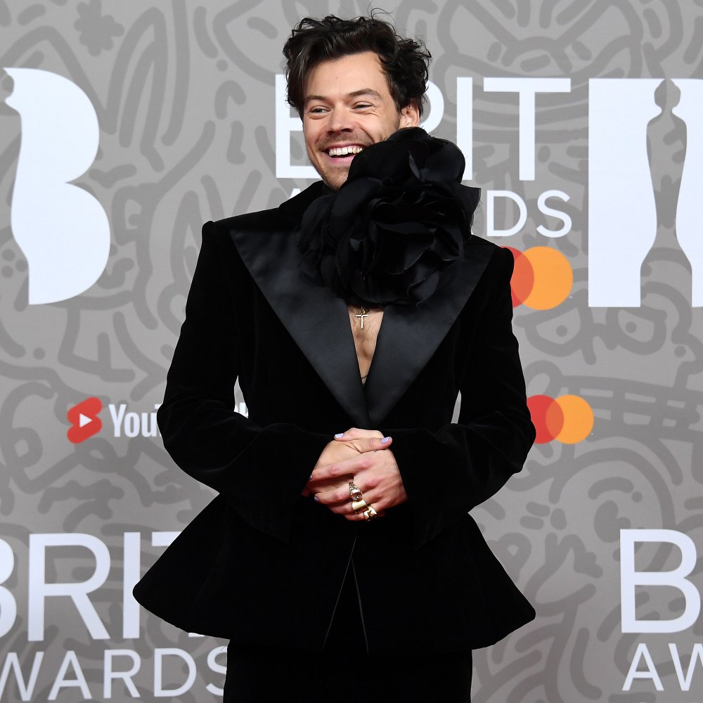 Brit Awards 2023 Harry Styles Wears Suit Flower Choker Us Weekly 