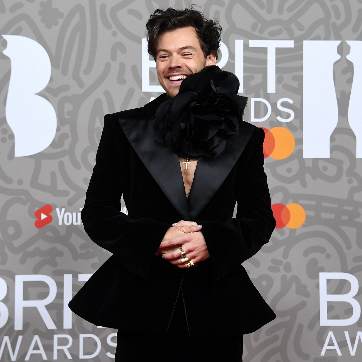 Brit Awards 2023 Harry Styles Wears Suit, Flower Choker UsWeekly