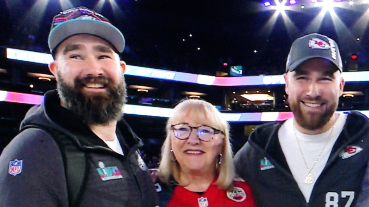 Travis Kelce's Mom Donna on Taylor Swift's Game Appearances Impact – The  Hollywood Reporter