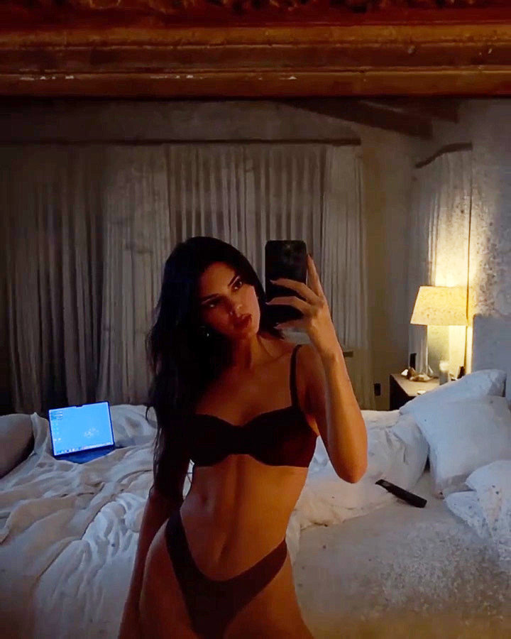 Kendall Jenner in sexy underwear sexy Instagram snap: Model shows
