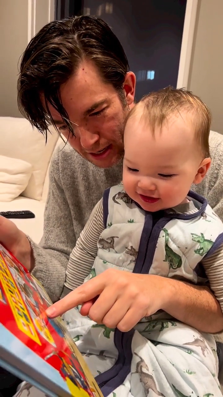 Álbum familiar de Olivia Munn y John Mulaney con 2 hijos