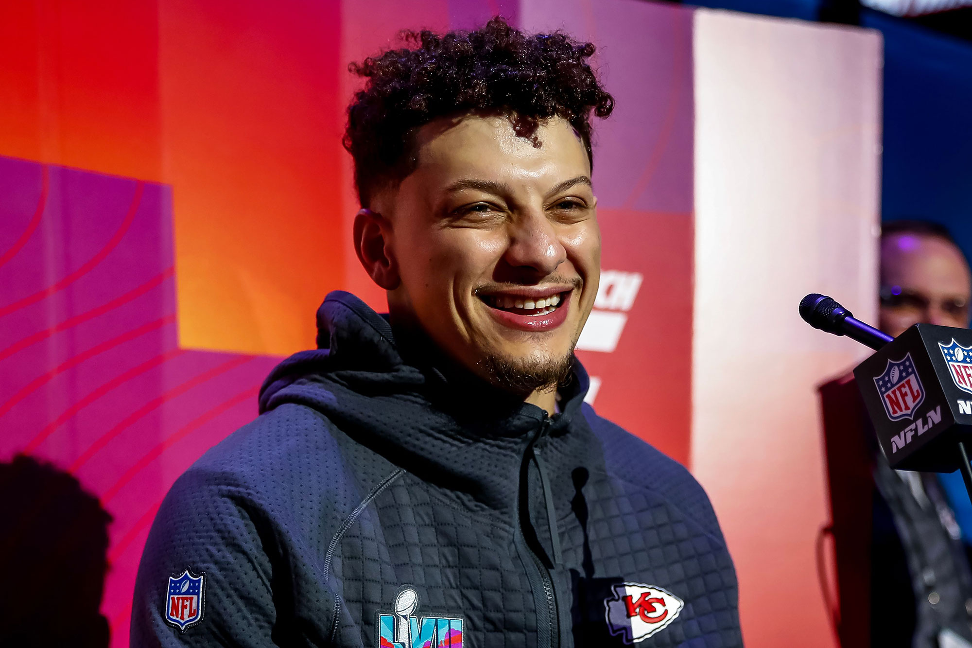 Super Bowl: Mahomes visits with wife, daughter for pregame