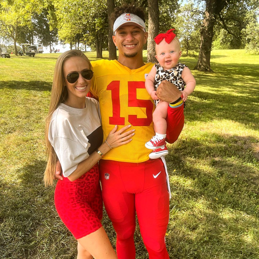 Patrick Mahomes, Brittany Matthews enjoy kid's 1st Christmas