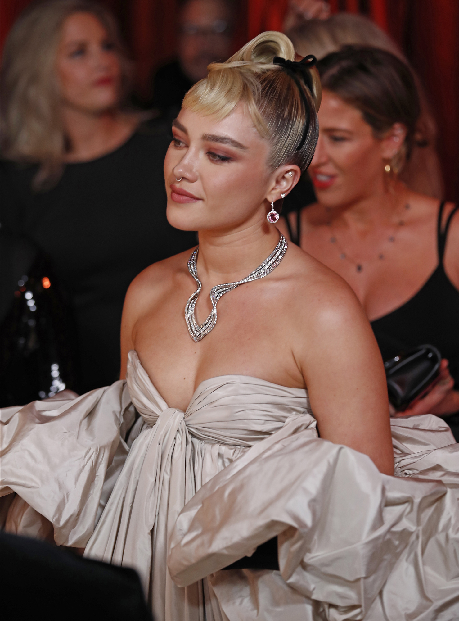 Oscars 2023 Florence Pugh Jokes About Pimple Before Red Carpet Us Weekly