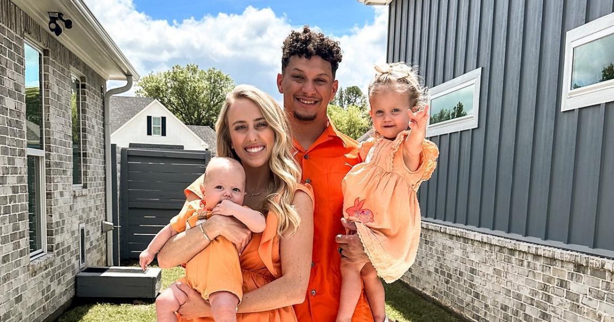 Brittany Mahomes, Patrick Mahomes Teach Daughter Sterling to Golf: Photo