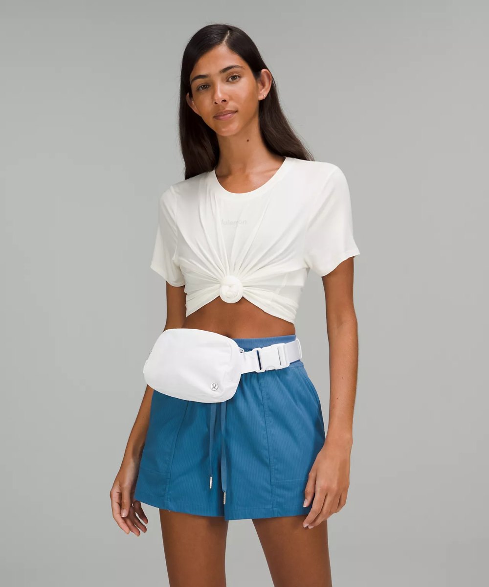 Hot Girl Walk outfit of the day - Hotty Hot 4 inch Blue Linen, Everywhere  belt bag white, Blissfeels Silver Drop : r/lululemon