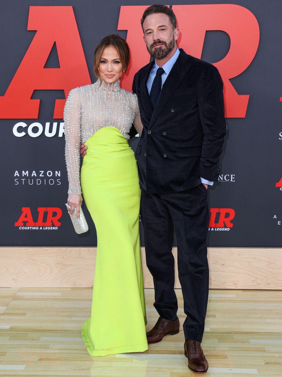 Jennifer Lopez looked oh-so chic while shopping for items for the new home  she and Ben Affleck reportedly purchased together. We've got…