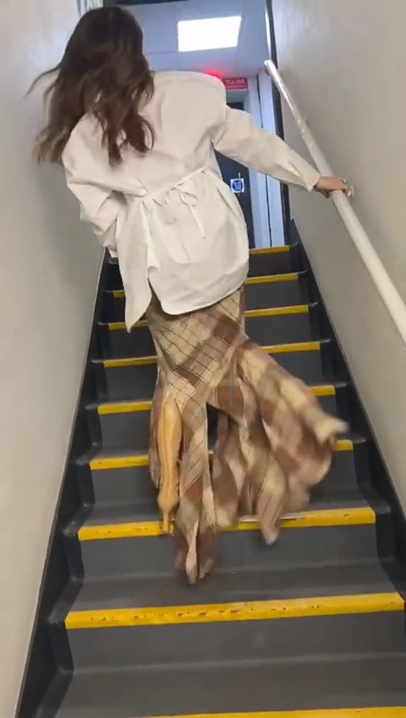 Ellie Goulding Hilariously Waddles Up a Flight of Stairs in Ultra Tight Skirt - 102