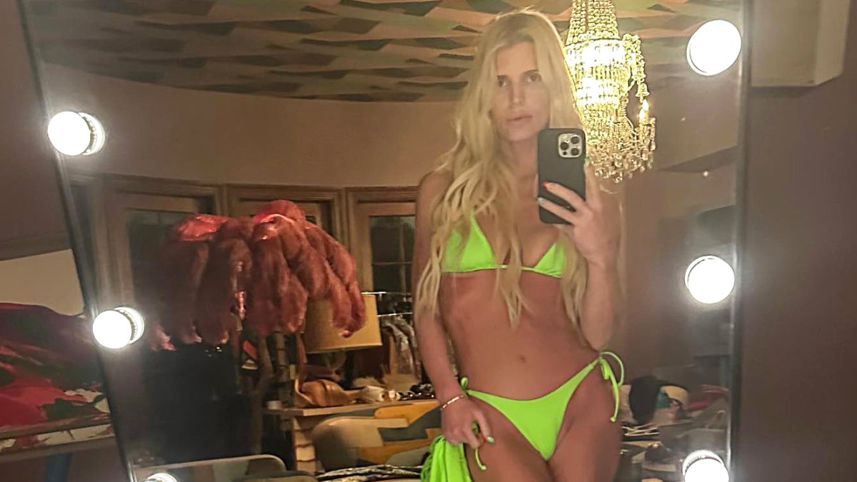 Jessica Simpson Continues to Be the Hottest Date in Town in