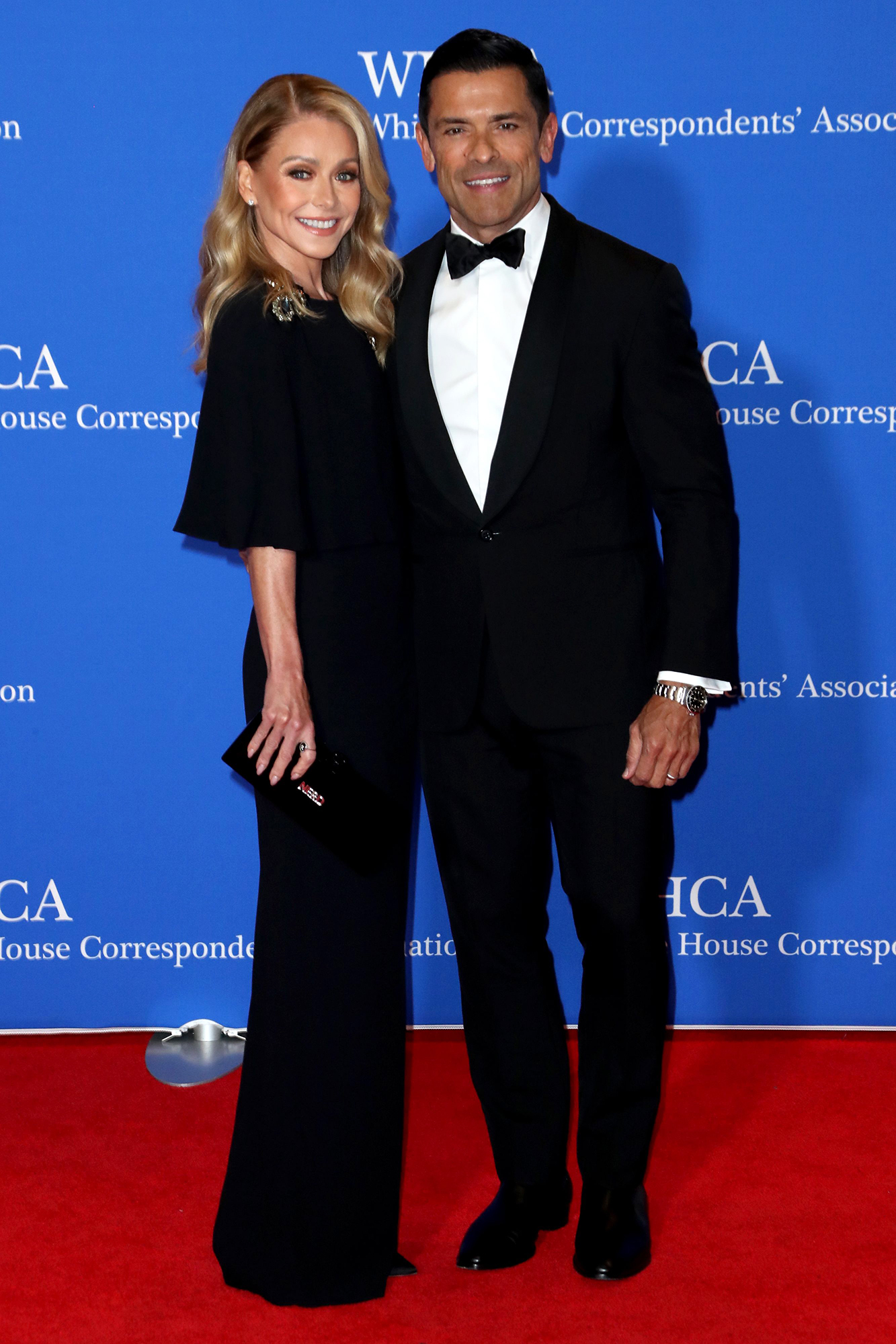 Mark Consuelos se emociona com a ‘sexy’ Kelly Ripa em seu aniversário