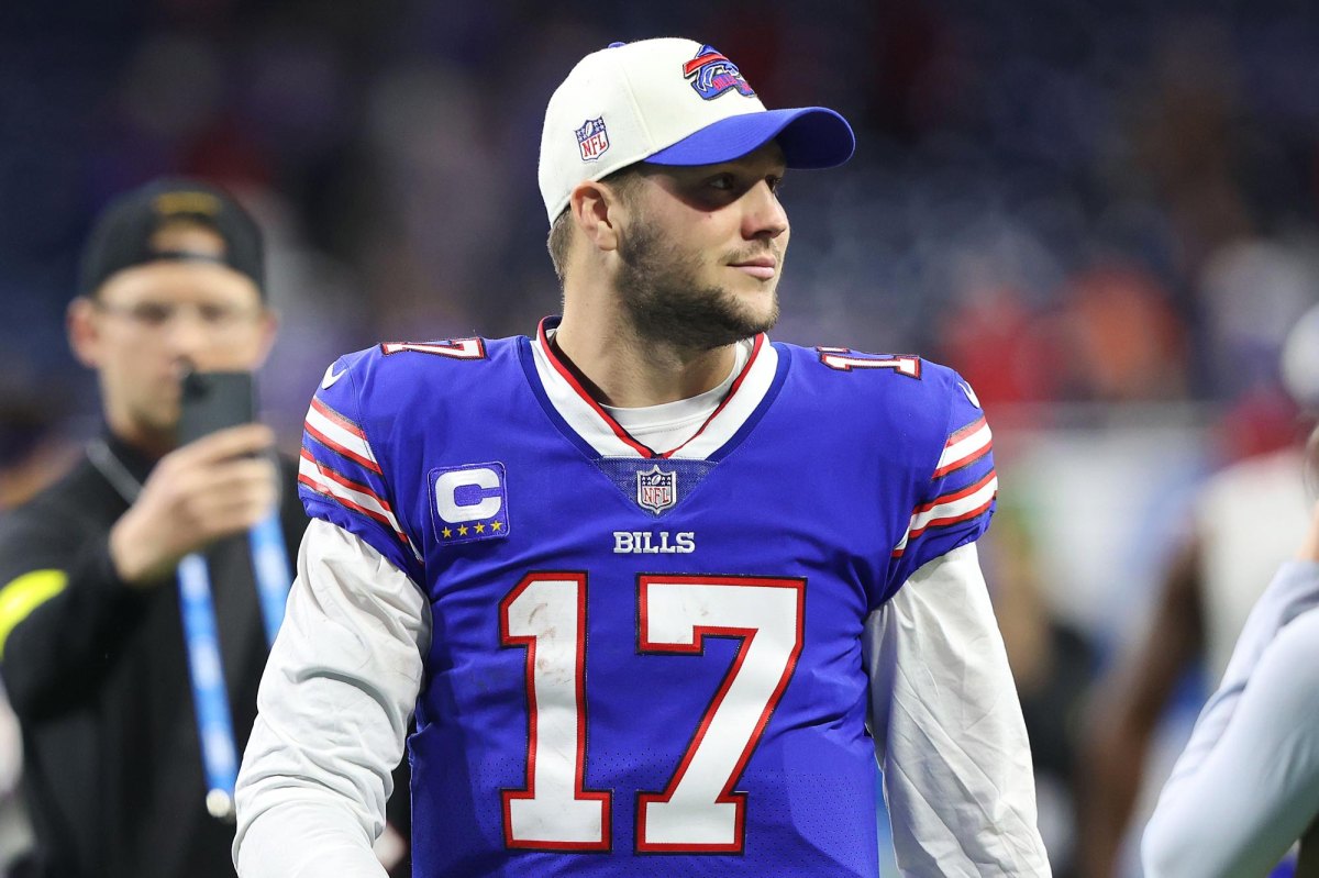 Bills QB Josh Allen and Hailee Steinfeld Spotted Together in NYC