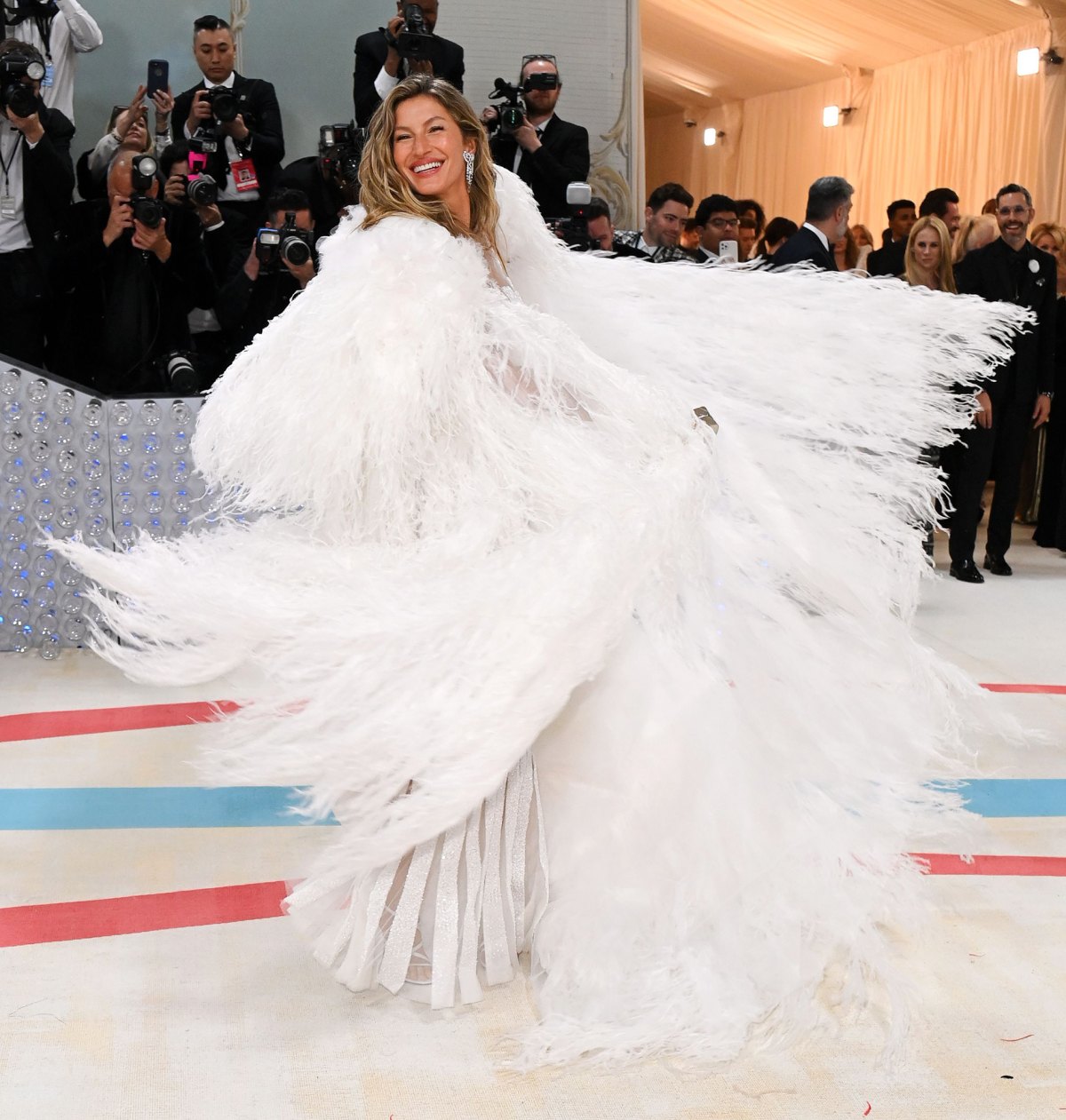 Met Gala: Tom Brady, Gisele Bundchen turn heads on red carpet