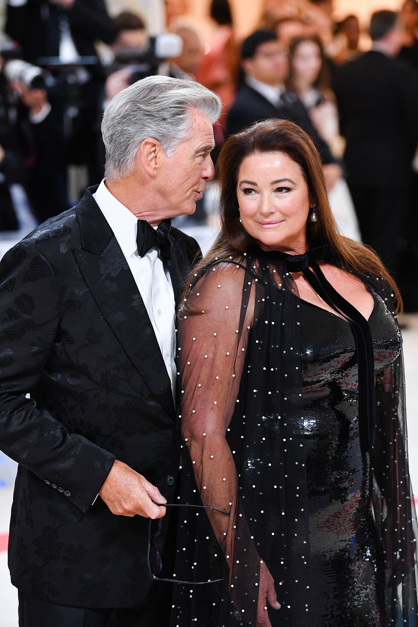 Met Gala 2023 Pierce Brosnan Wife Keely Match In Black During Debut   Pierce Brosnan And Wife Keely Shaye Smith Make Their 2023 Met Gala Debut 