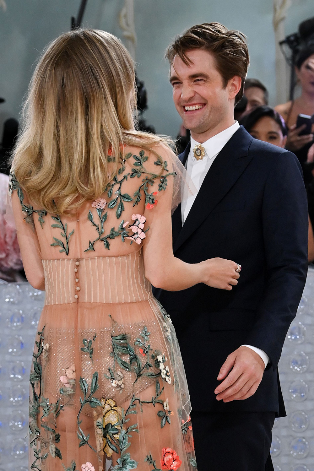 Suki Waterhouse News Us Weekly   Suki Waterhouse And Robert Pattinson Cuddle Up Give Rare Look At Romance On 2023 Met Gala Red Carpet Photos 2 