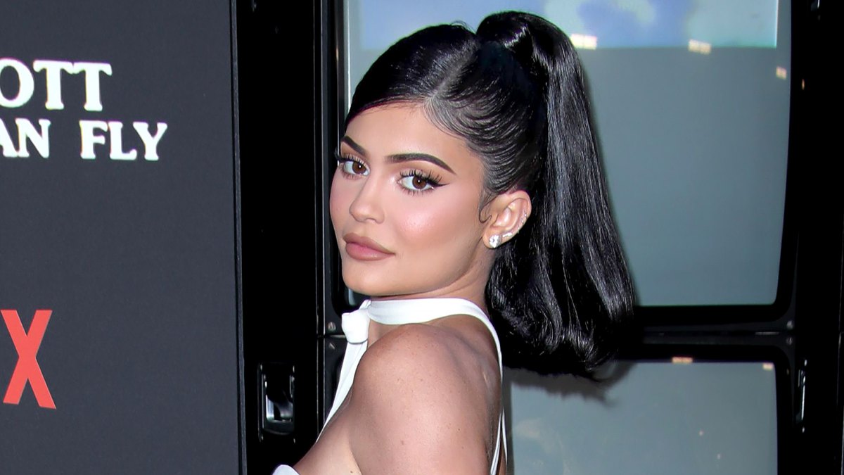 Kylie Jenner wears this trendy bag on repeat - find out what's so special  about it - AVENUE ONE