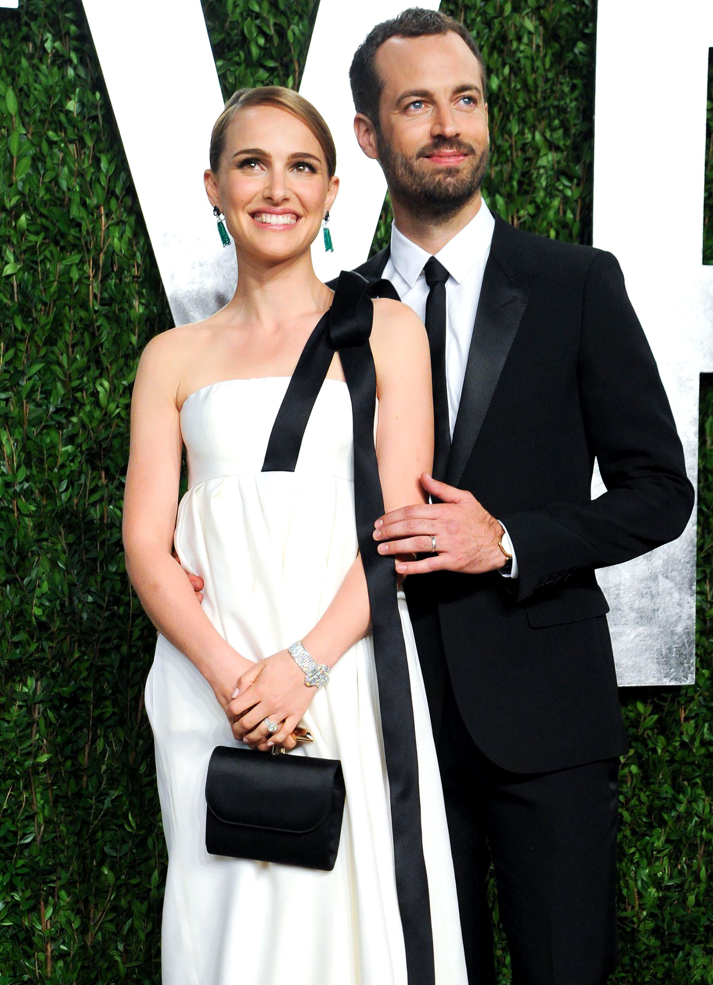 Natalie Portman Rocks Wedding Ring Amid Husband Affair Rumors picture pic