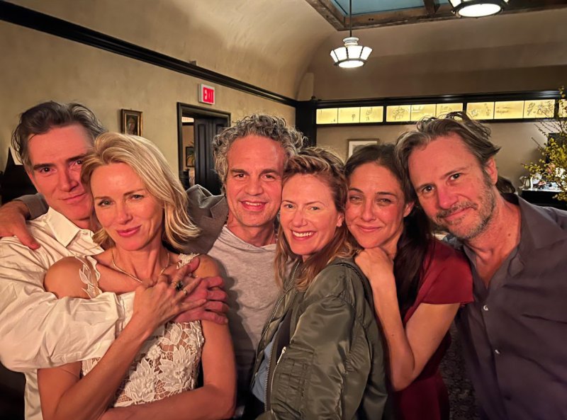 Naomi Watts Marries Billy Crudup Wearing $5K Wedding Dress and Carrying Deli Flowers: Photos