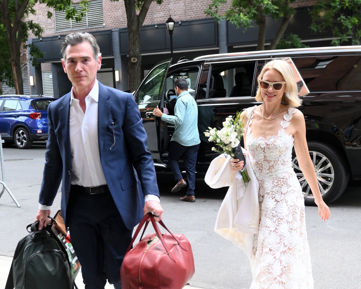 Naomi Watts Marries Billy Crudup in $5K Wedding Dress: Details | Us Weekly