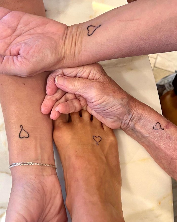 Carrie Underwood se fait tatouer avec sa mère et ses sœurs à Las Vegas : voir les photos