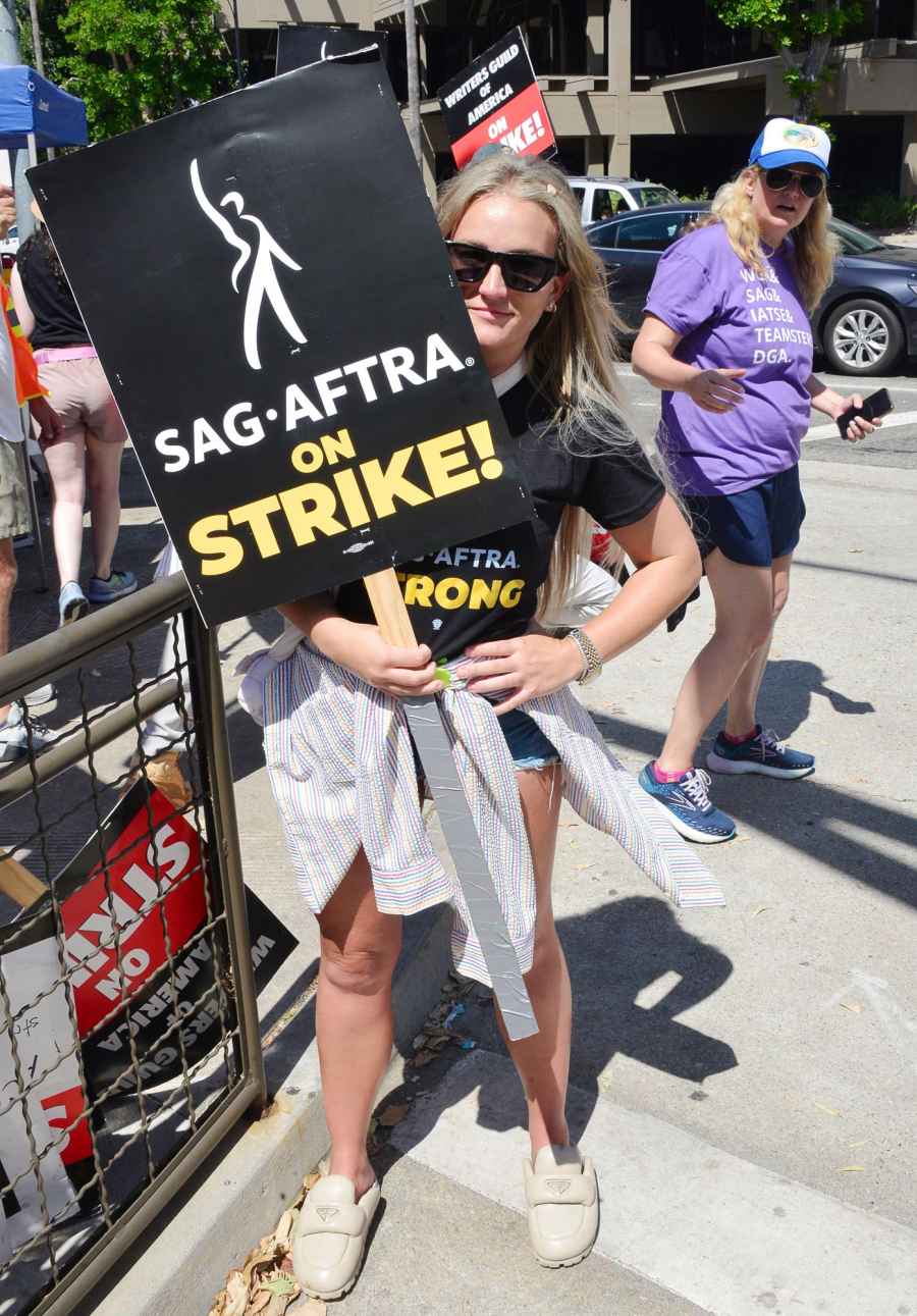 Celebrities Who ve Joined the SAG-AFTRA Strike Picket Lines 397 Jamie Lynn Spears