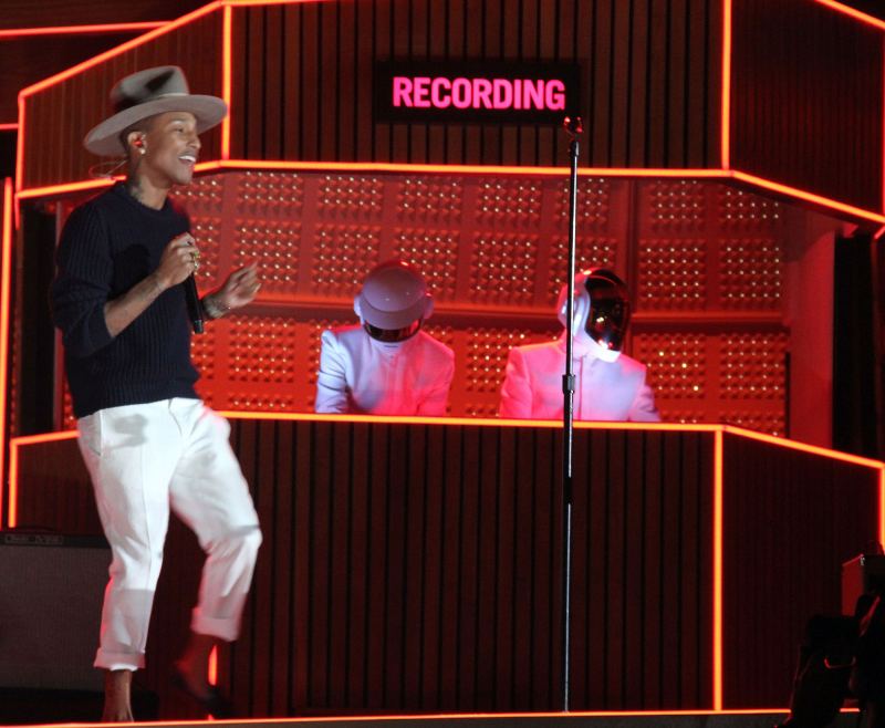 Daft Punk’s “Get Lucky” Grammys 2014 Performance: Beyonce, Yoko Ono, Paul McCartney Dance in Audience