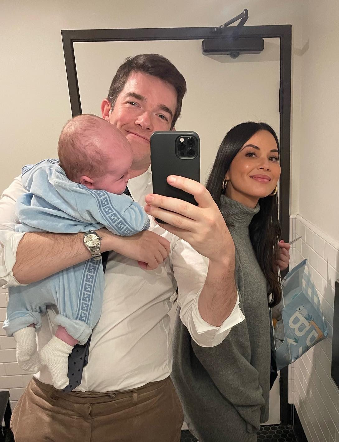 John Mulaney ยืนยันการแต่งงานกับ Olivia Munn: ‘มันดีที่สุด’