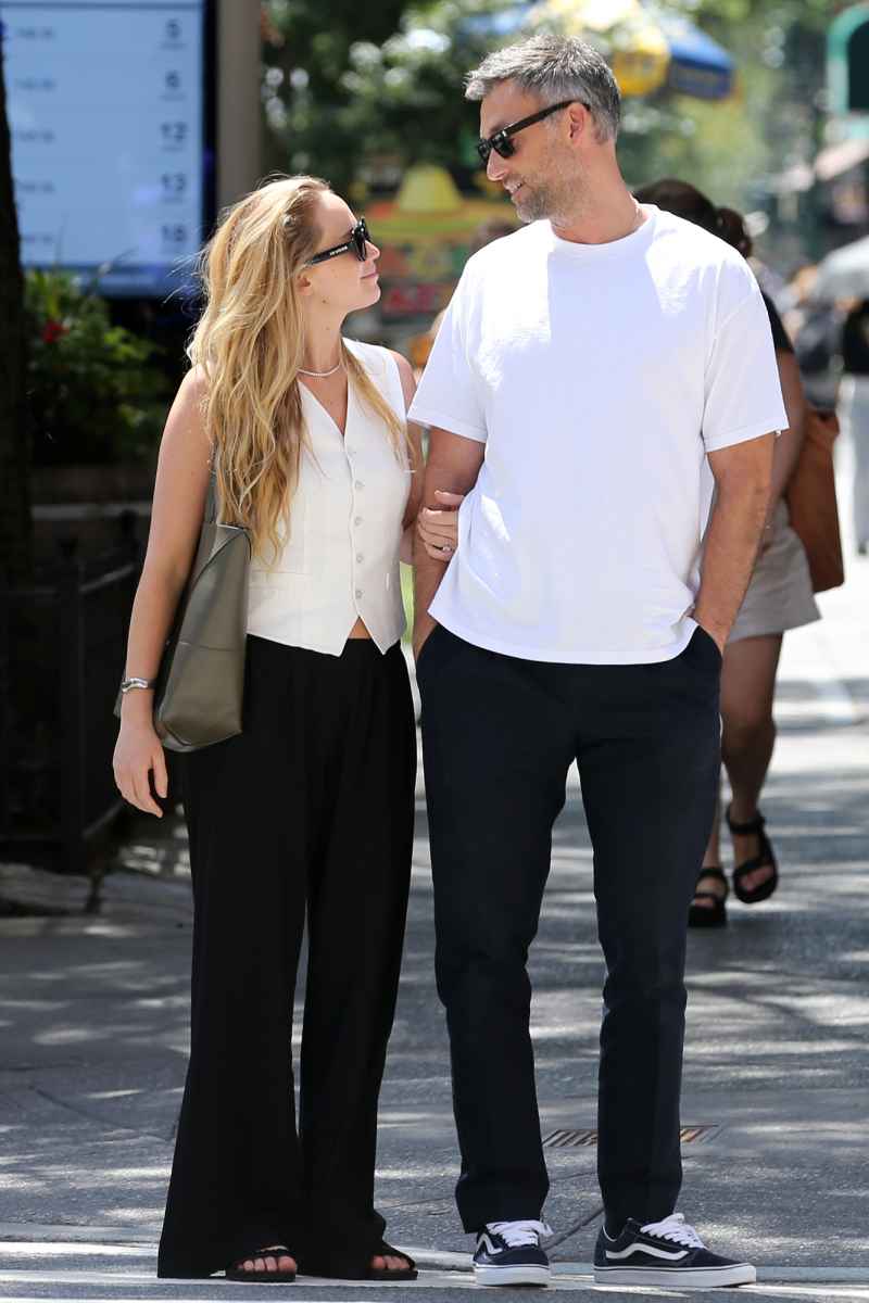 Jennifer Lawrence And Cooke Maroney Enjoy A Summer Day By Central Park In New York City