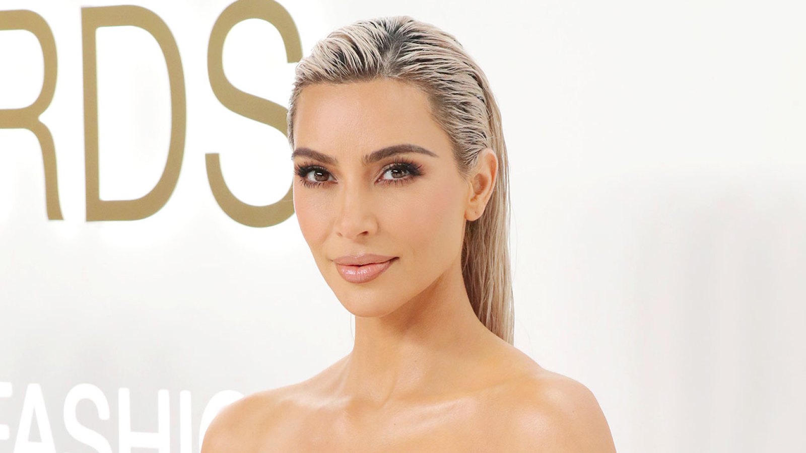 Kim Kardashian Goes Bak Blonde Shows Off Lingerie