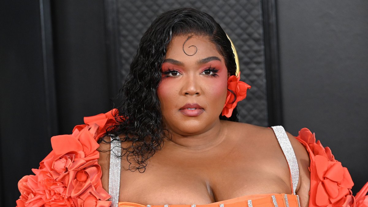 LO DOWN: #Lizzo is reportedly no longer in the mix to perform at
