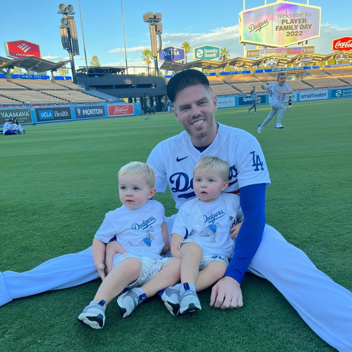 Freddie Freeman Kids: Meet His Twins Brandon, Maximus, and His First Son  Frederick