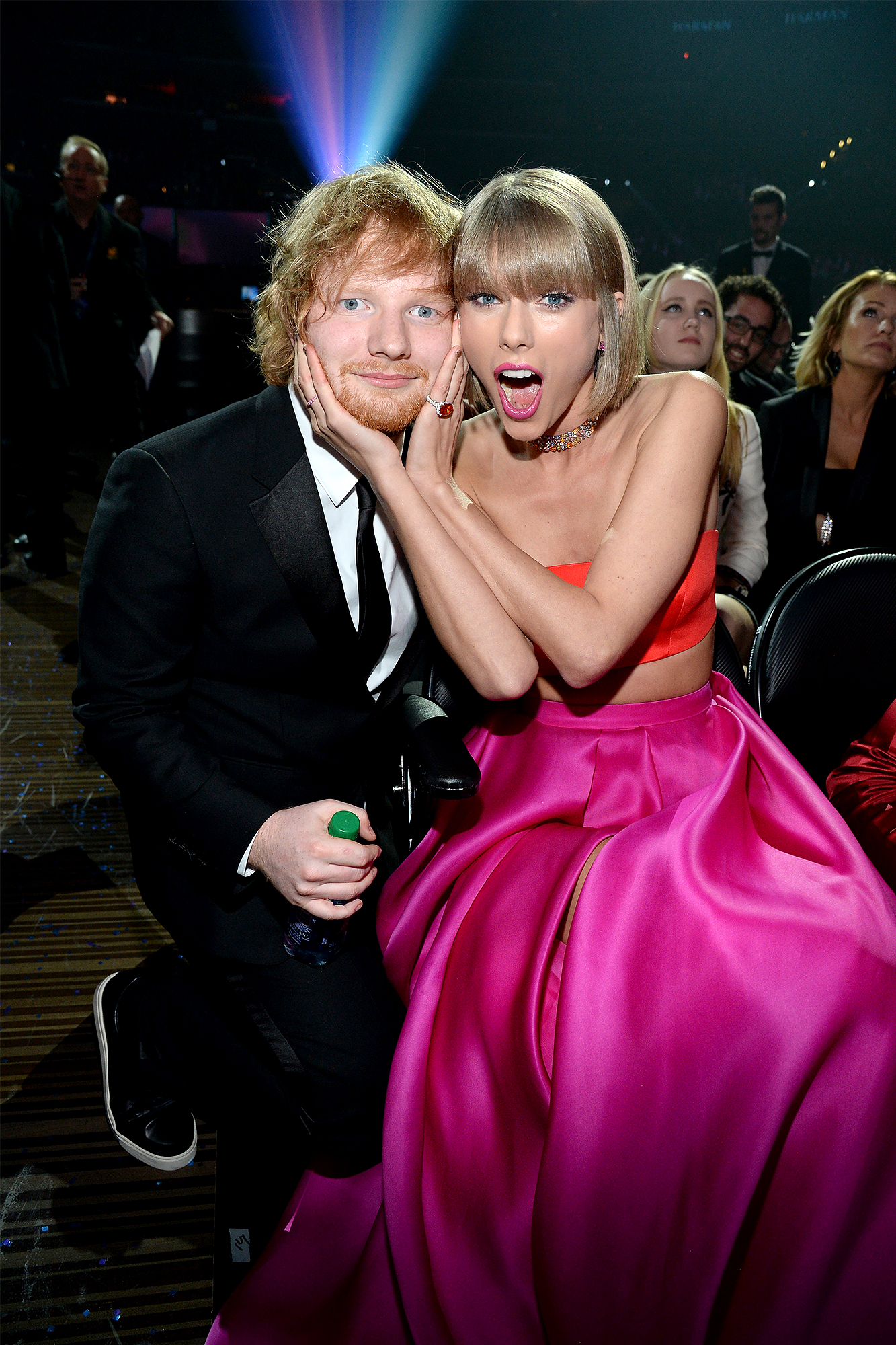 ช่วงเวลาแห่งมิตรภาพที่ดีที่สุดของ Taylor Swift และ Ed Sheeran ในช่วงหลายปีที่ผ่านมา