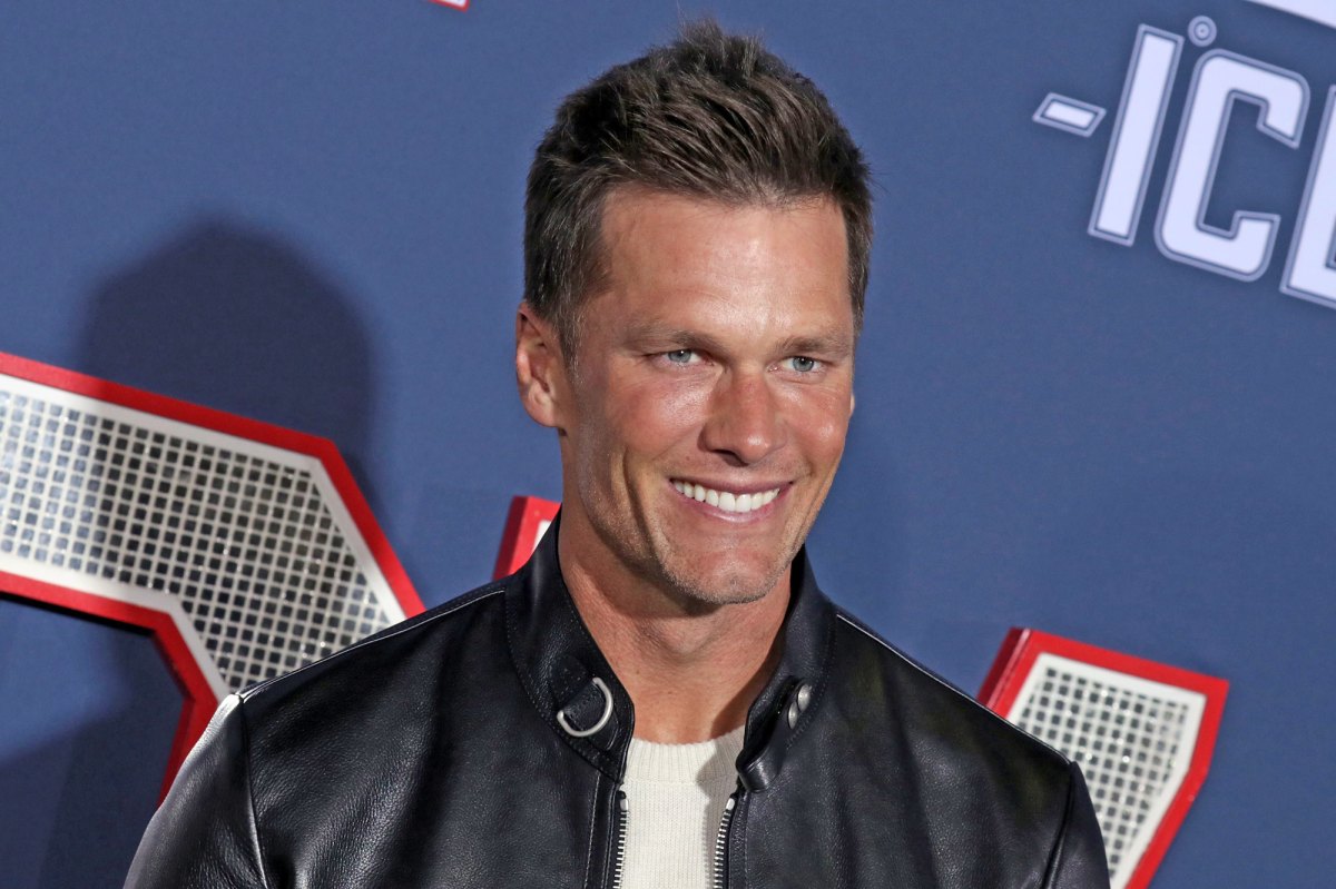 What book helps Tom Brady weather life's highs and lows? 