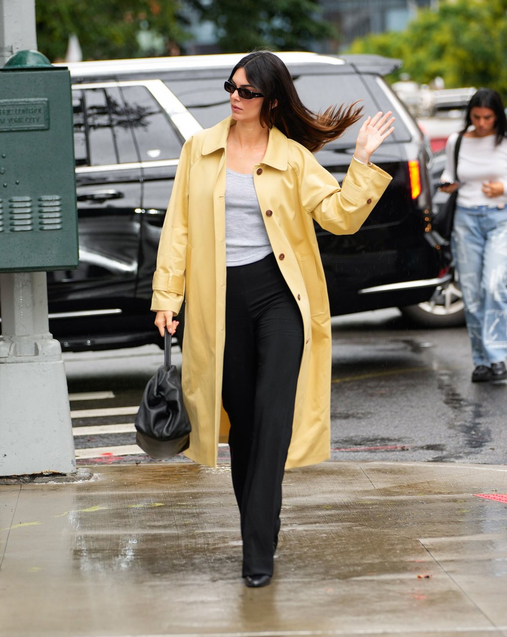 Celebrities Who Look Stylish in the Rain