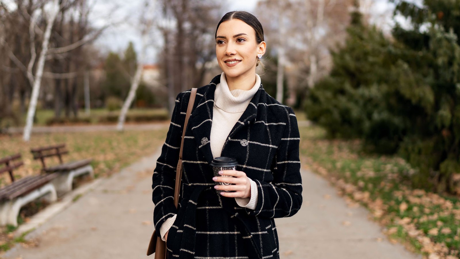 A Seriously Dreamy Fall Coat To Throw On & Go - The Mom Edit