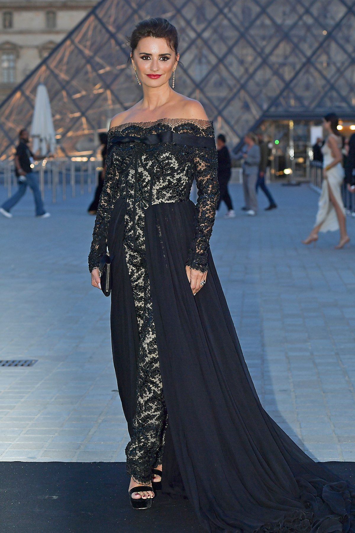 Amanda Seyfried gracing the black carpet at the Lancome X Louvre event  during Paris Fashion Week🖤