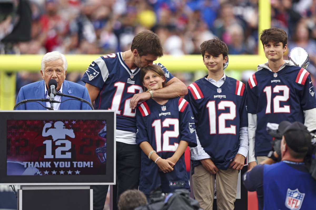 Tom Brady's Three Kids Make Appearance at Patriots Home Opener as Dad Gets  Special Team Honor