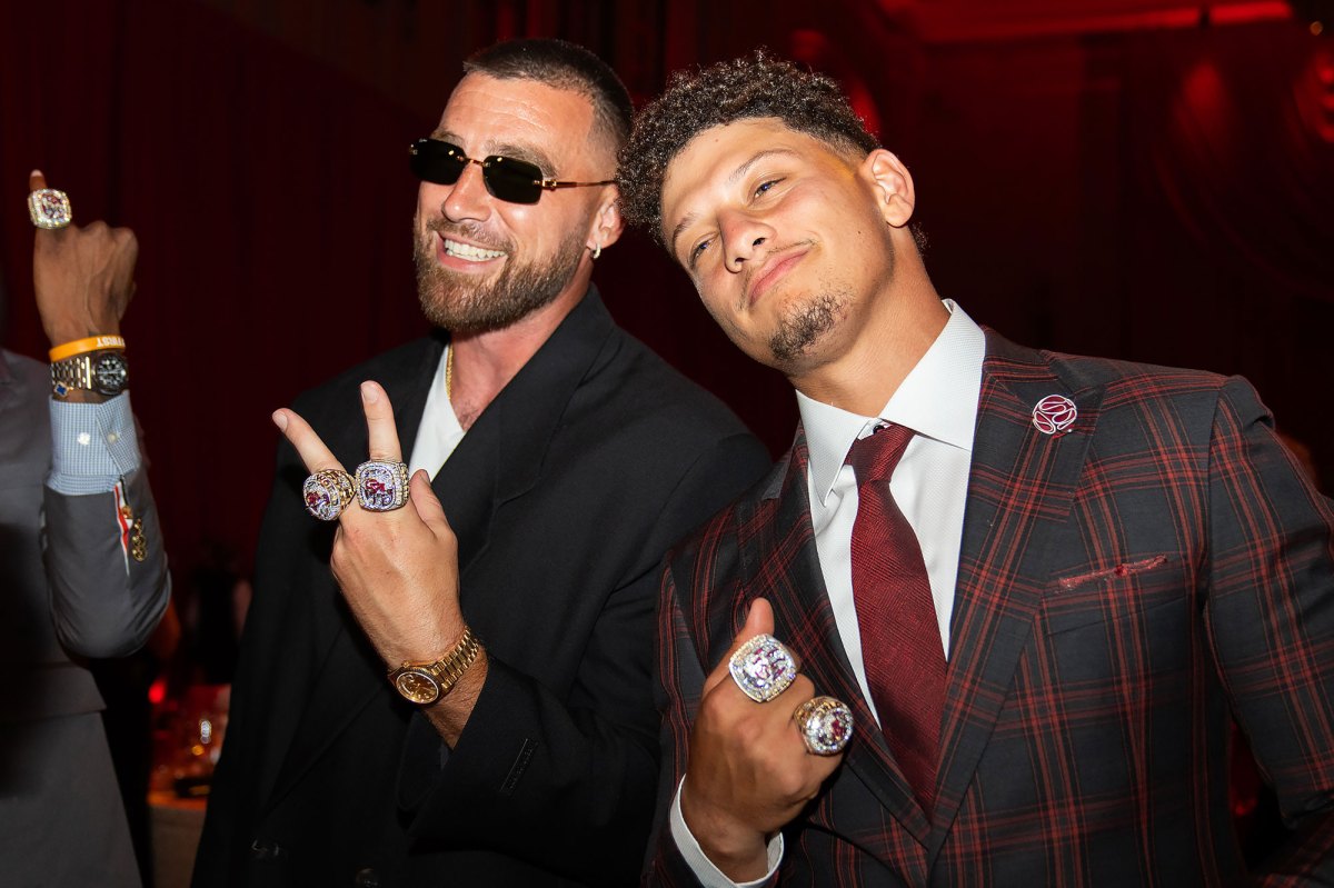 Microphones caught Patrick Mahomes and Travis Kelce's seemingly telepathic  relationship that had Taylor Swift off her feet