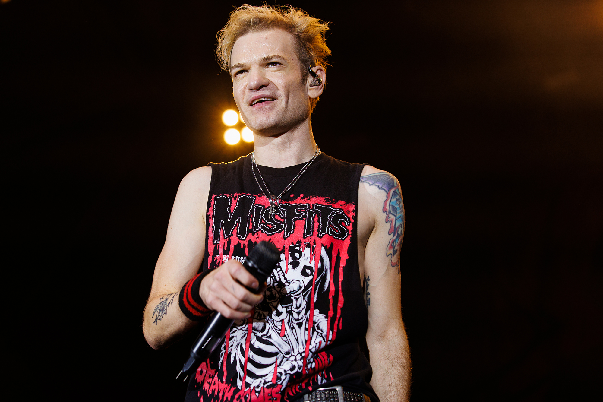 https://www.usmagazine.com/wp-content/uploads/2023/09/sum-41-singer-deryck-whibley-discharged-from-hospital-wife-ari-says-feature.jpg?quality=86&strip=all