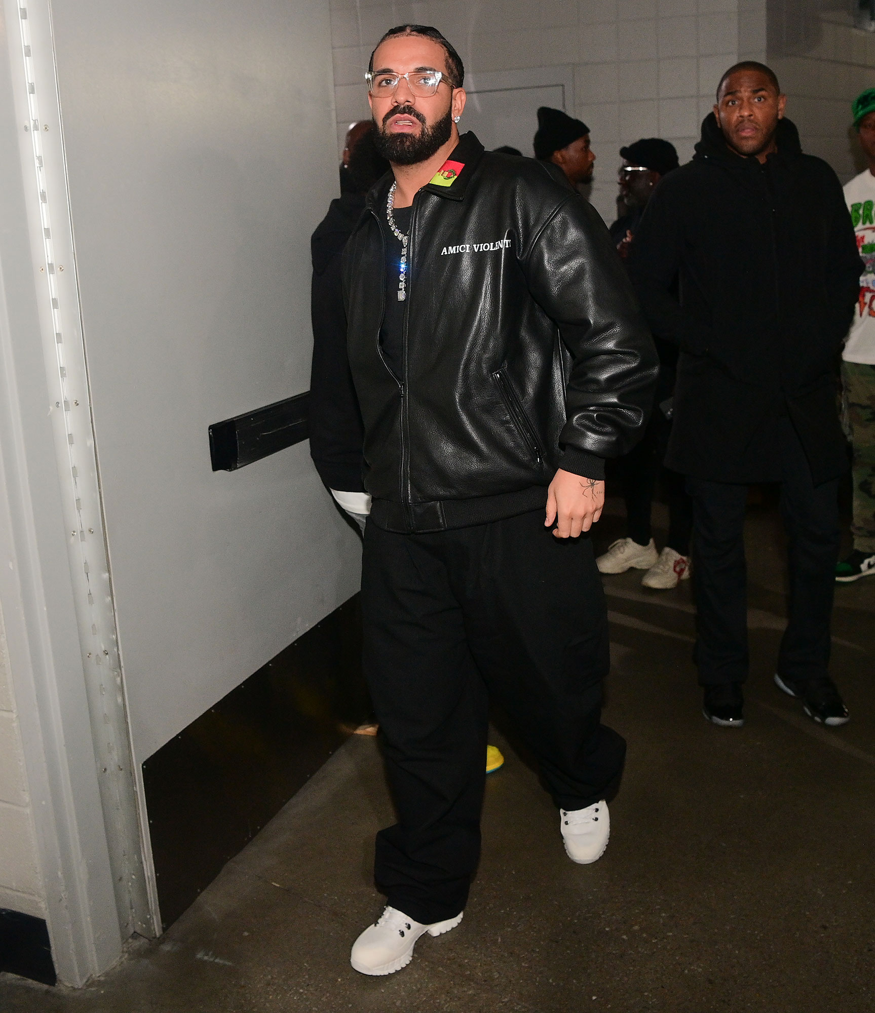 Unveiling Drake's Coolest Fashion Moments: These Looks Will Blow Your Mind!