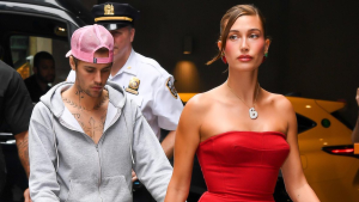 Zendaya Wore a Zipper Dress to Louis Vuitton's Spring-Summer 2024 Show —  See Photos