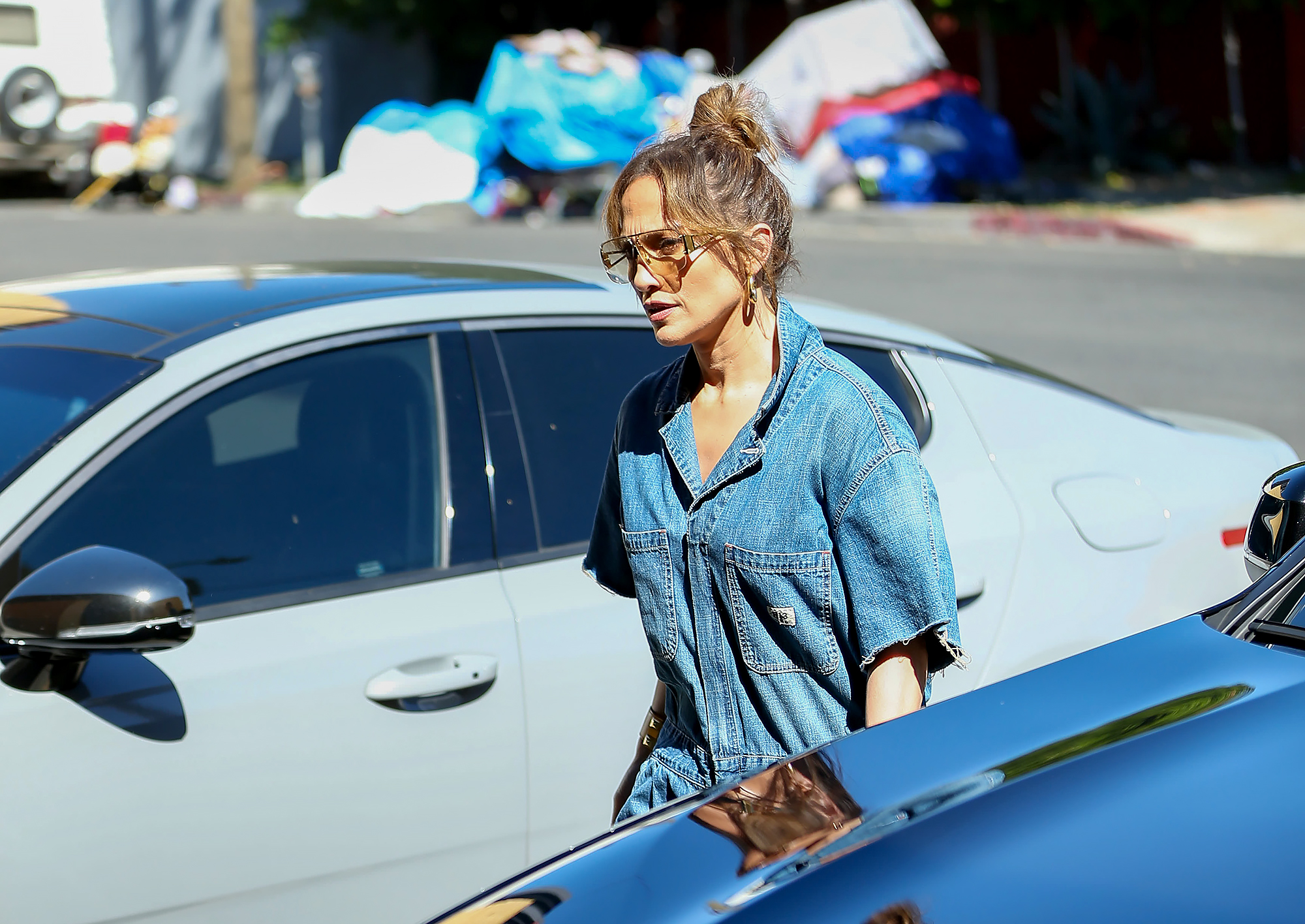 Jennifer Lopez S Fashion Finesse Rocking A Baggy Jumpsuit While Slaying With A Birkin