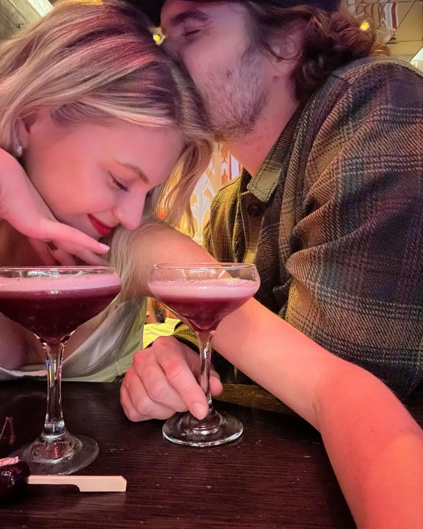 Kelsea Ballerini celebra el cumpleaños del 'humano favorito' Chase Stokes