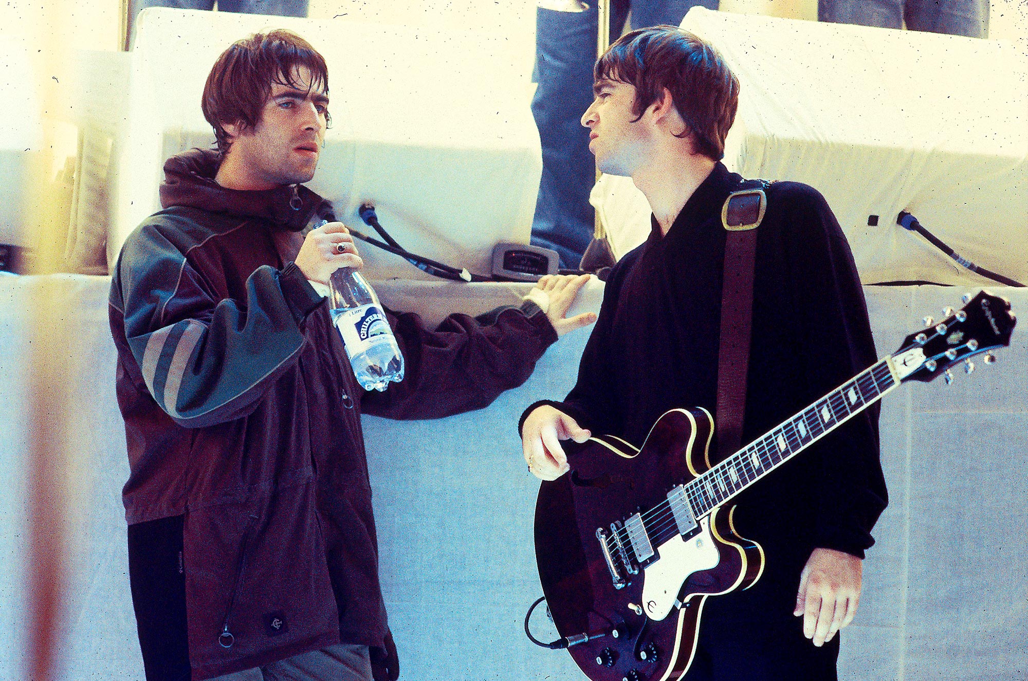 Liam e Noel Gallagher sugerem que a reunião do Oasis está realmente acontecendo