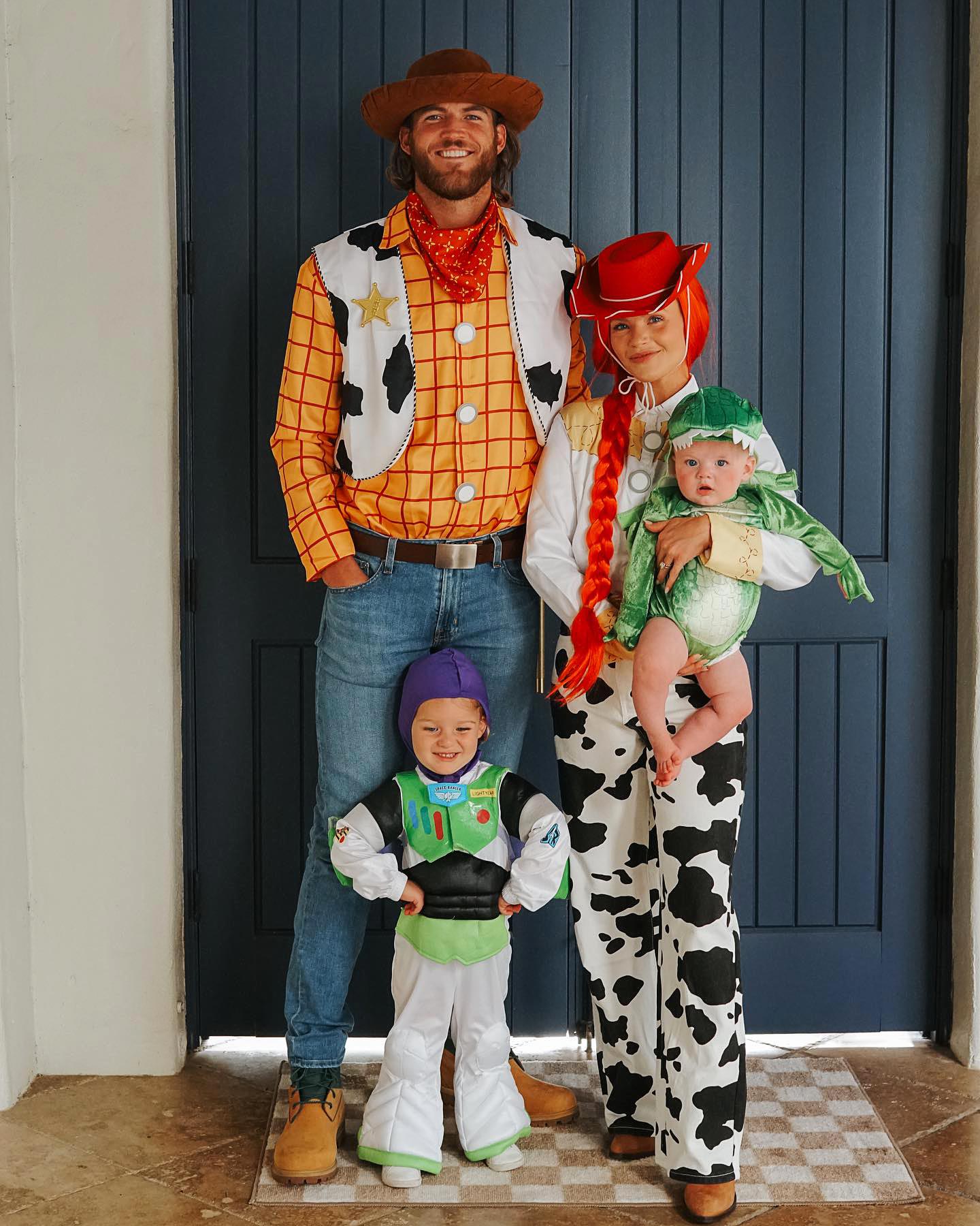 Here are 10 of the Most Adorable Family Halloween Pajamas Ever
