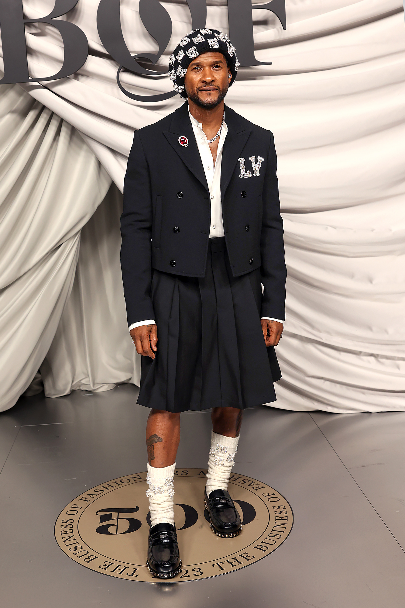 Usher's Kilt For Louis Vuitton's Paris Fashion Week Show Stunned The Red  Carpet